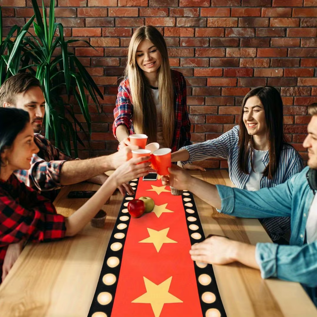 1 pièce Chemin de table motif étoiles colorées – Décoration de tapis noir pour soirées cinéma et fournitures de fête d'anniversaire