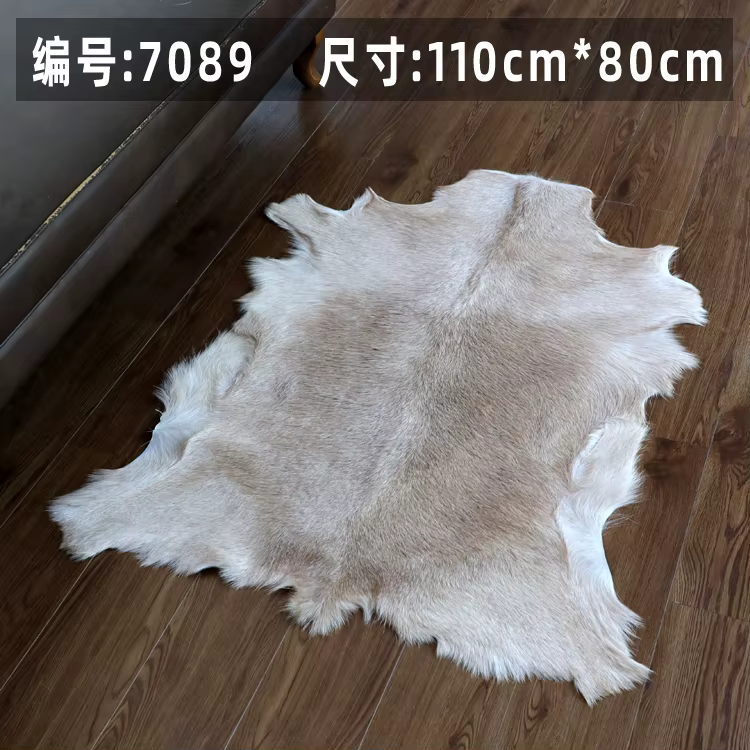 Tapis en peau de chèvre vintage blanc pour la décoration de la maison