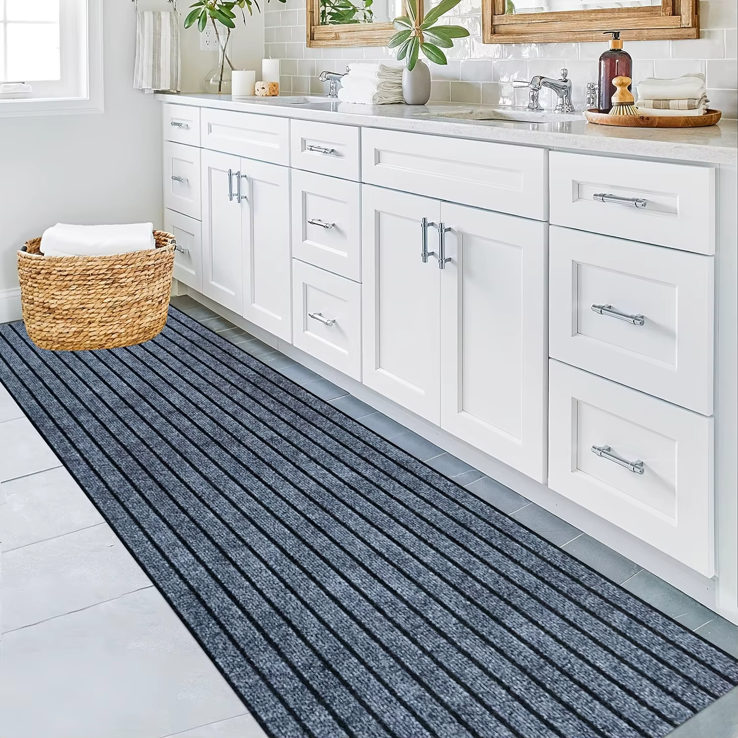 Les tapis rayés sont antidérapants et faciles à nettoyer