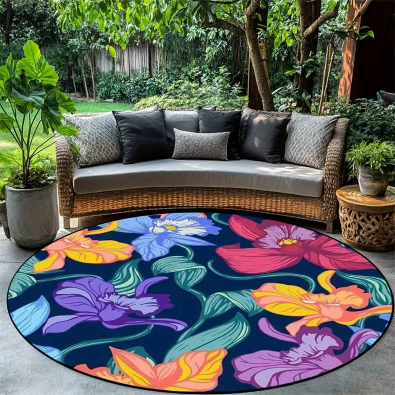 Tapis rond beige vintage à motif de petites fleurs sauvages roses